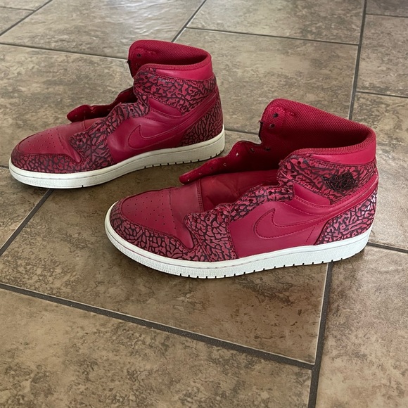 womens size 7 red jordan 1 - Picture 2 of 8